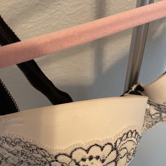 VS Bra - Picture 2 of 3